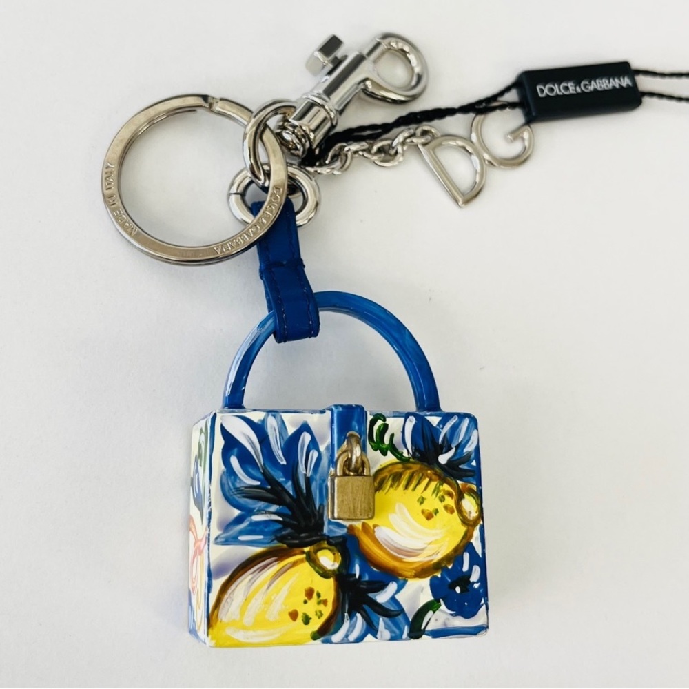 New! 🍋🇮🇹 Dolce & Gabbana Majolica and Lemon Hand Painted Keychain
